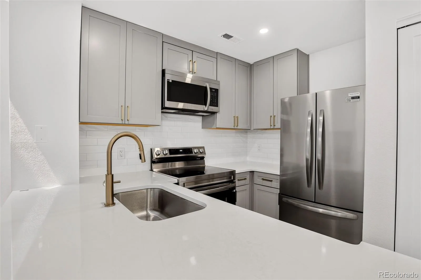 804 S Vance Street #C Lakewood CO 80226 | MLS #REC6483794 08242026161104 1600 8