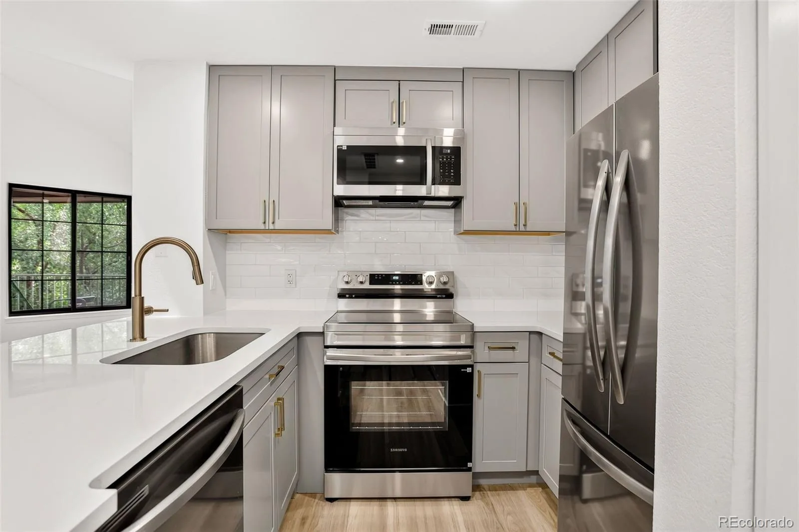 804 S Vance Street #C Lakewood CO 80226 | MLS #REC6483794 08242026161104 1600 9