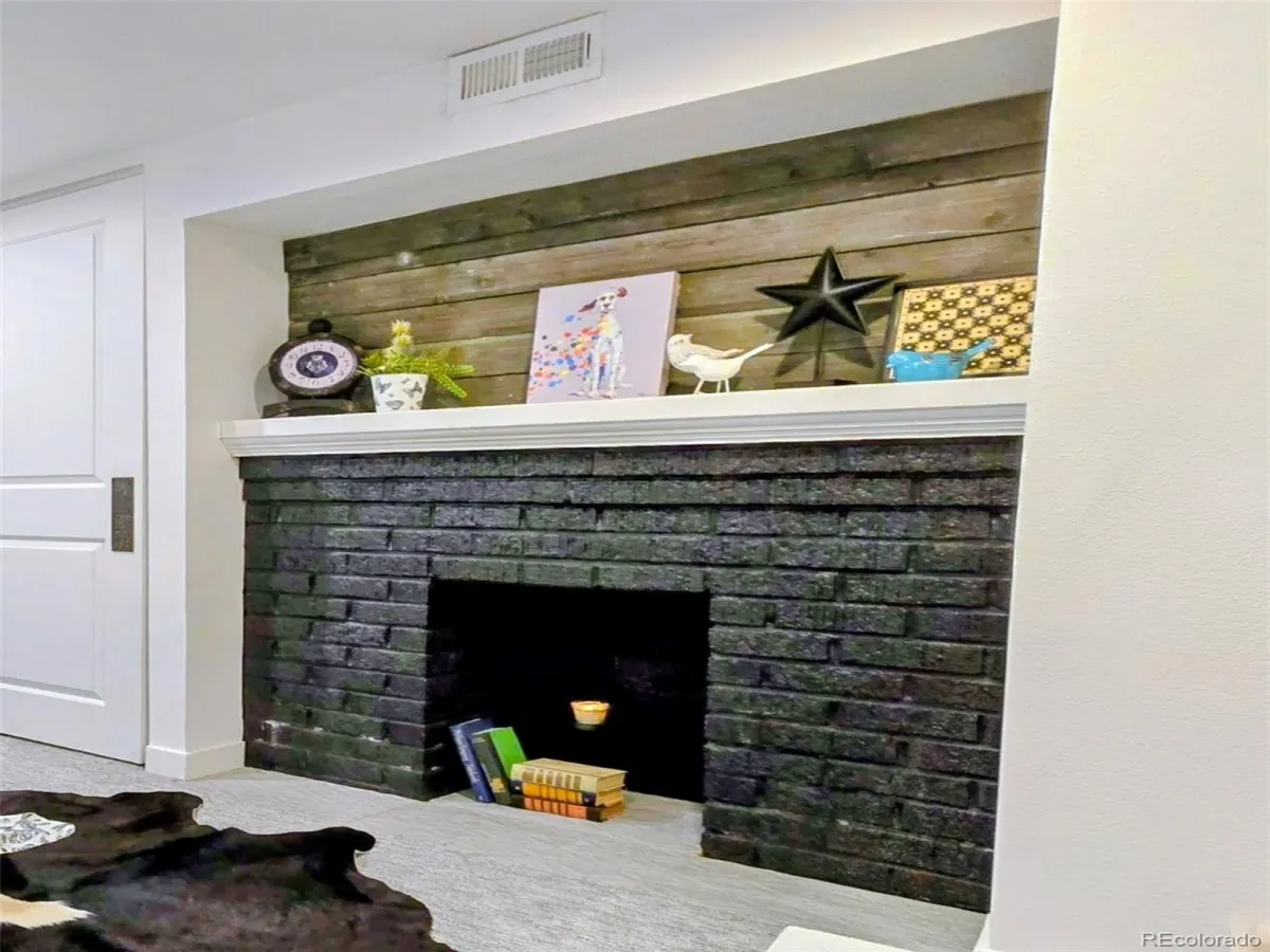 2691 Birch Street Denver CO 80207 MLS #REC6484702 05202026001126 1200 34
