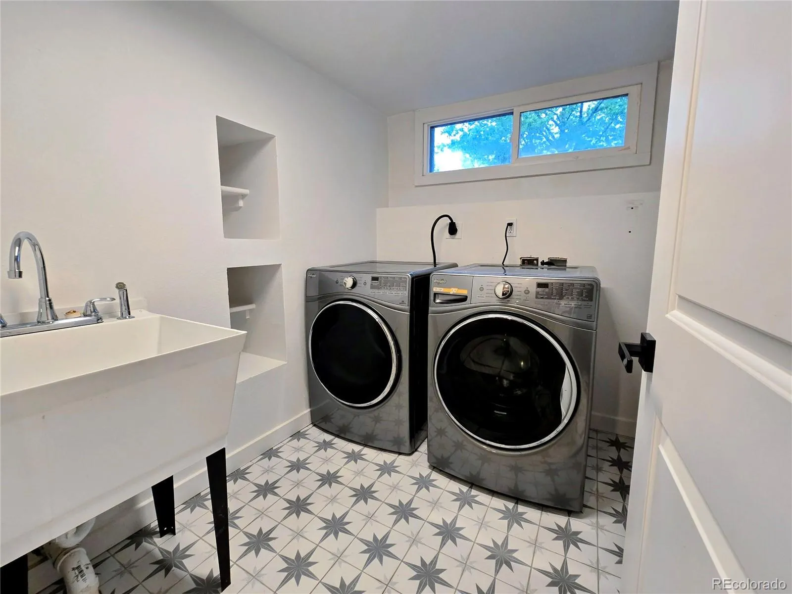 2691 Birch Street Denver CO 80207 MLS #REC6484702 05202026001126 1600 39