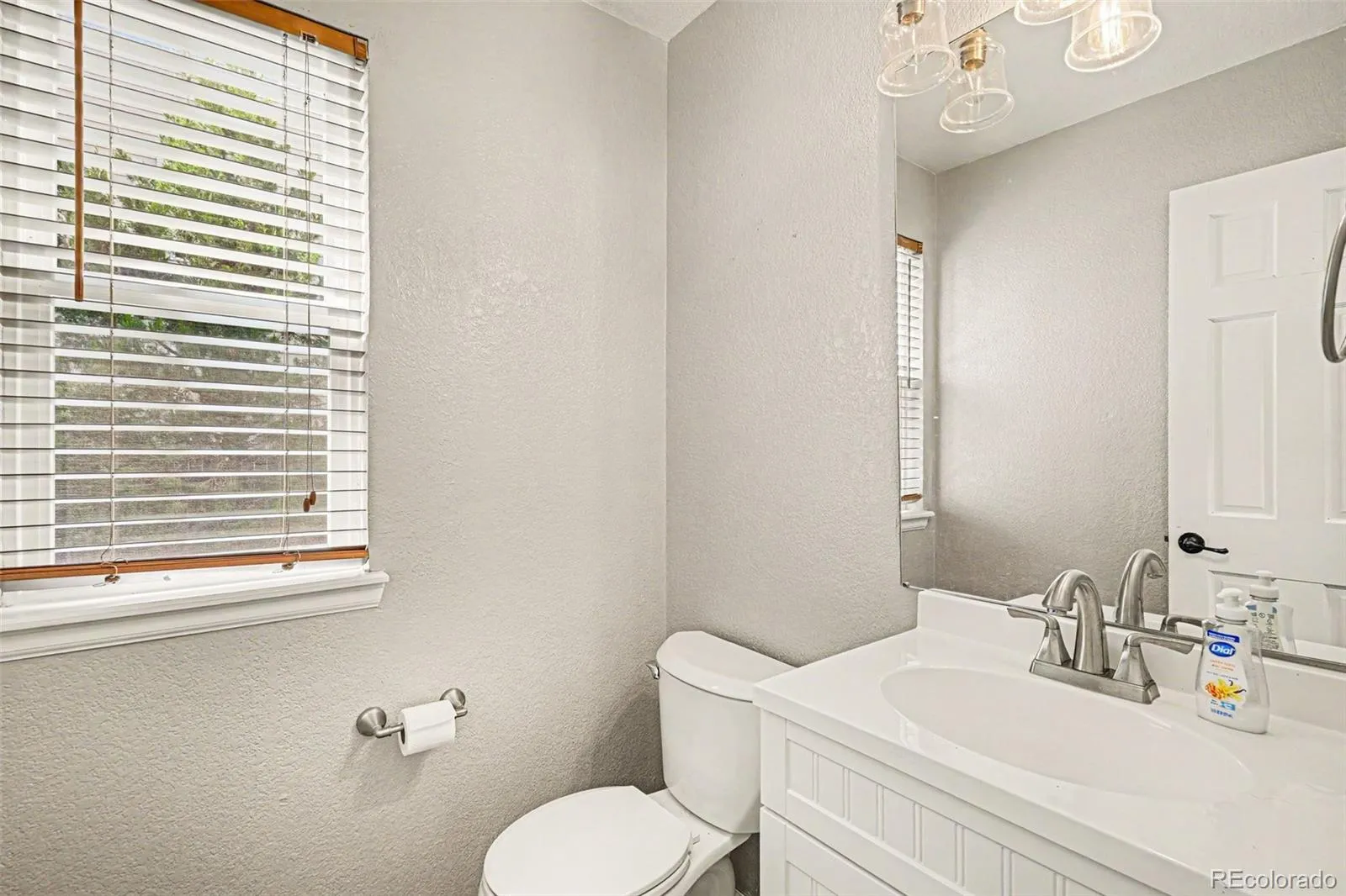 6019 S Ukraine Circle Aurora CO 80015 MLS #REC6487076 05072026190417 1600 13