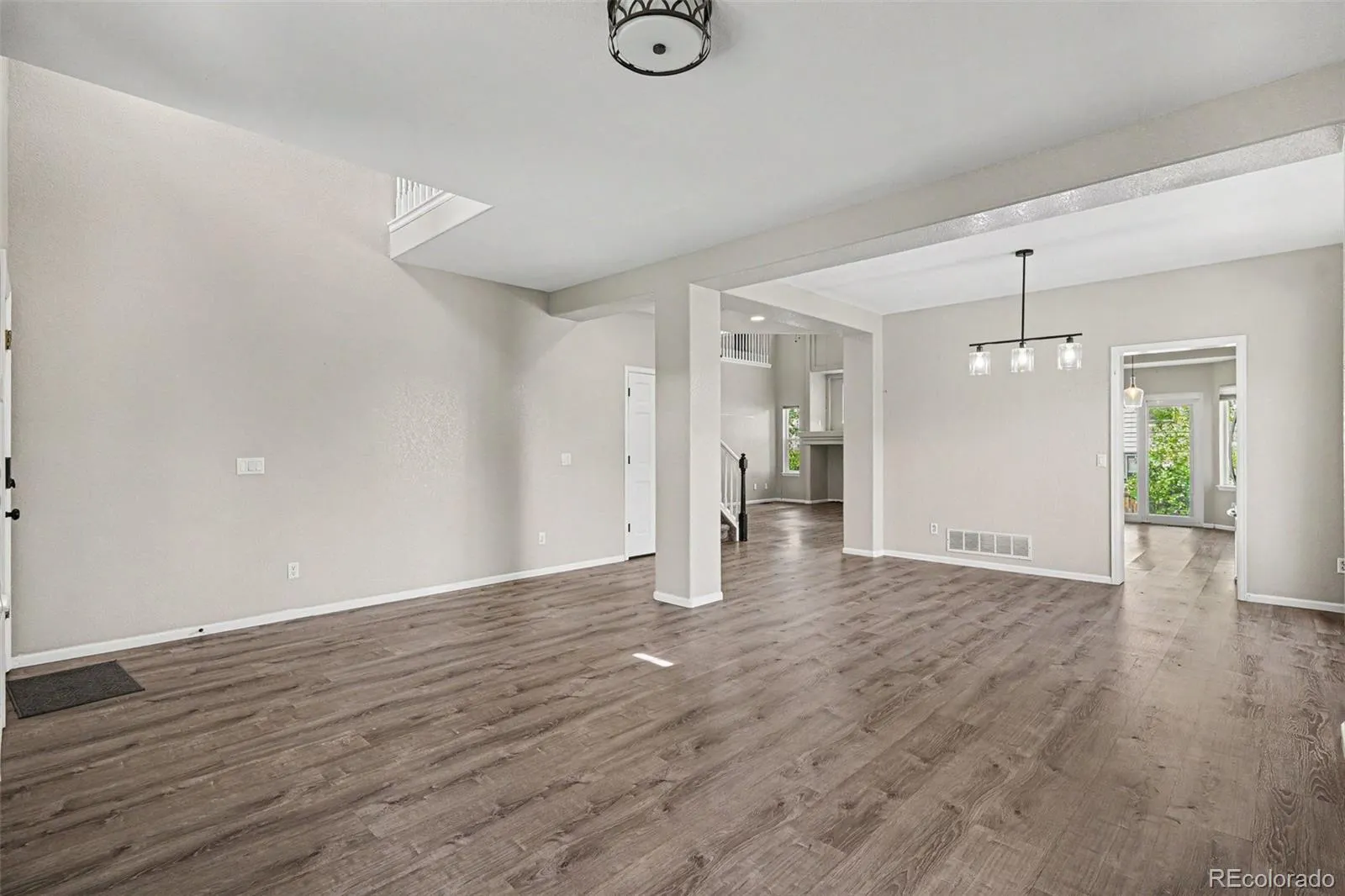6019 S Ukraine Circle Aurora CO 80015 MLS #REC6487076 05072026190417 1600 2