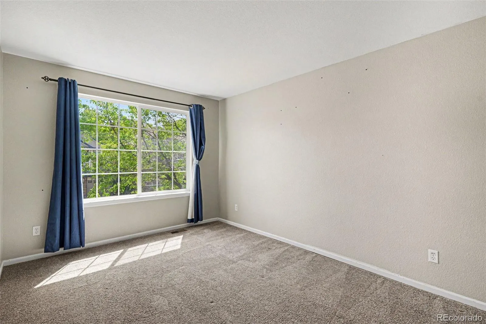 6019 S Ukraine Circle Aurora CO 80015 MLS #REC6487076 05072026190417 1600 23