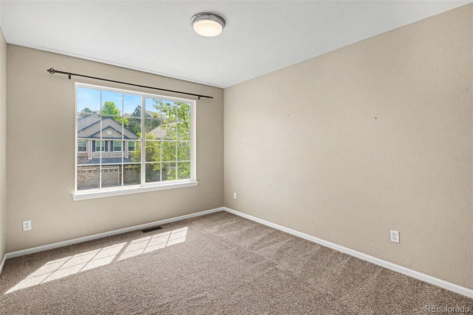 6019 S Ukraine Circle Aurora CO 80015 MLS #REC6487076 05072026190417 1600 25