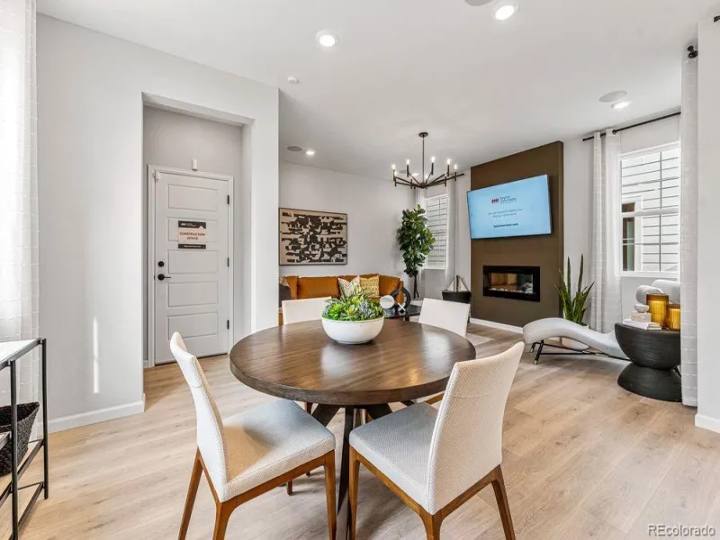 04142026212014 800 12