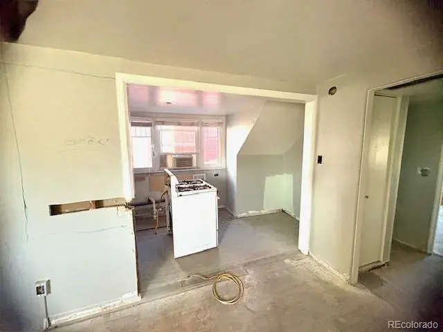 12082025180051 640 15