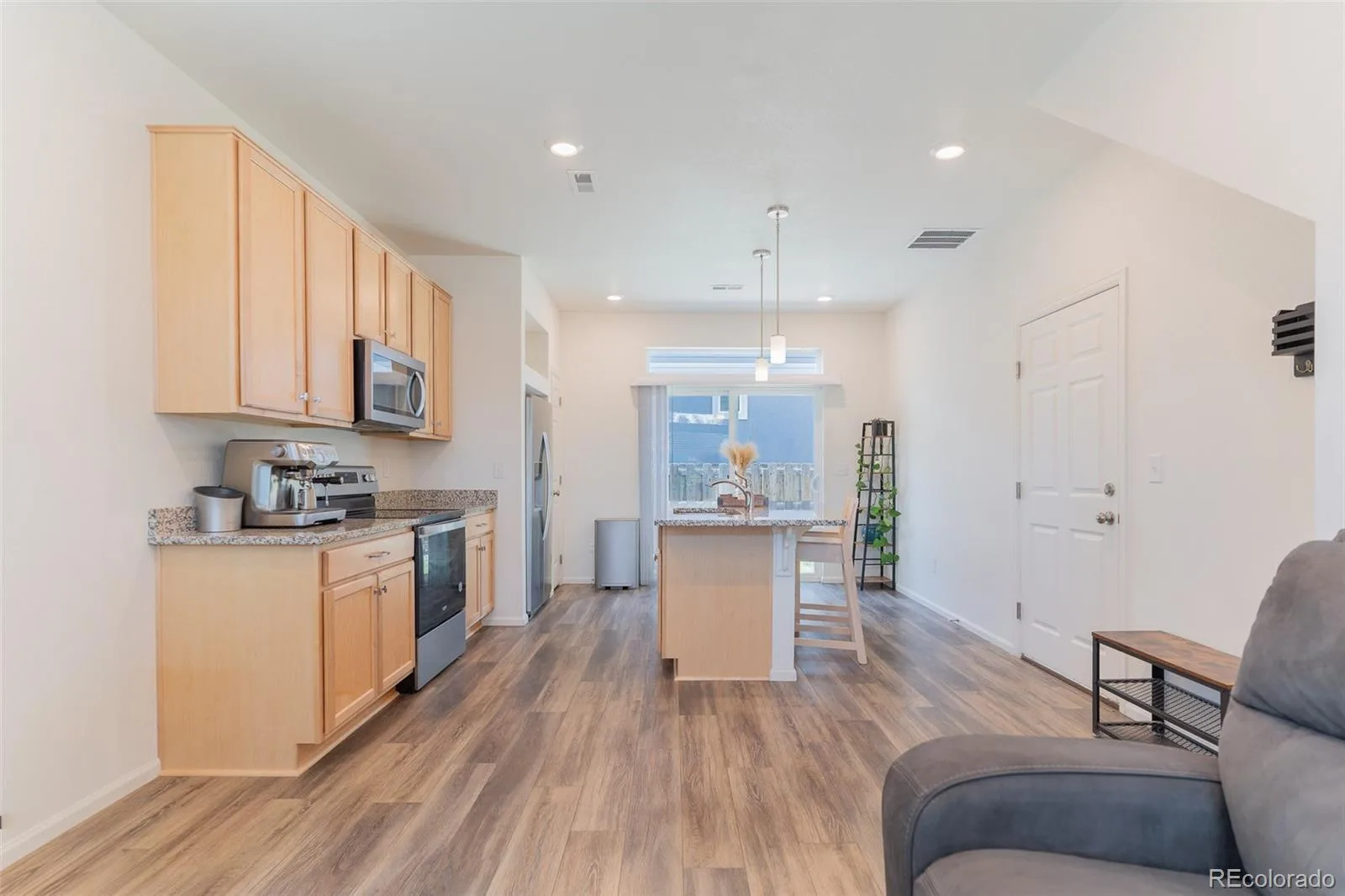 211 S Oak Hill Street Aurora CO 80018 | MLS #REC6508651 07312026172235 1600 10
