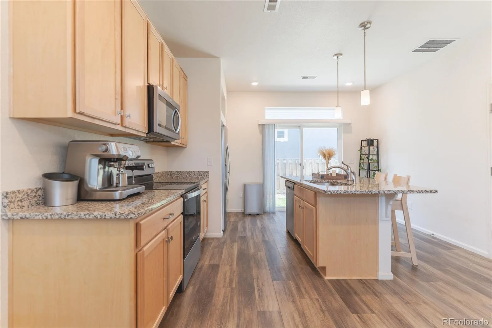 211 S Oak Hill Street Aurora CO 80018 | MLS #REC6508651 07312026172235 1600 11