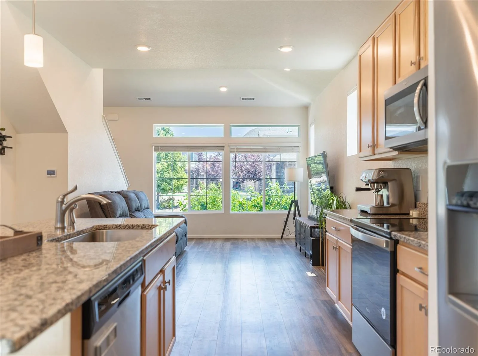 211 S Oak Hill Street Aurora CO 80018 | MLS #REC6508651 07312026172235 1600 14