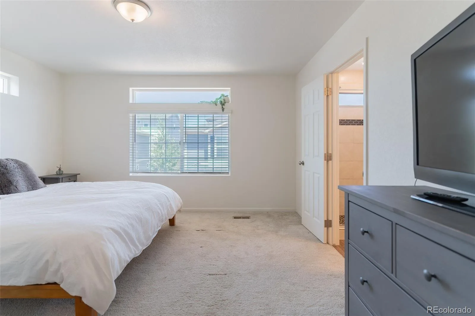 211 S Oak Hill Street Aurora CO 80018 | MLS #REC6508651 07312026172235 1600 16