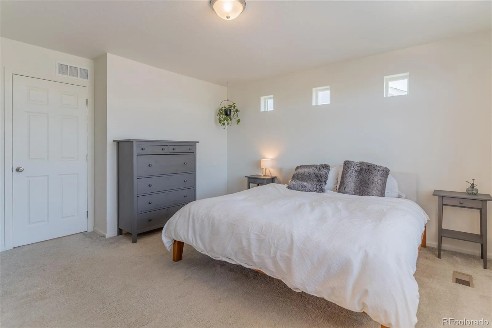 211 S Oak Hill Street Aurora CO 80018 | MLS #REC6508651 07312026172235 1600 19