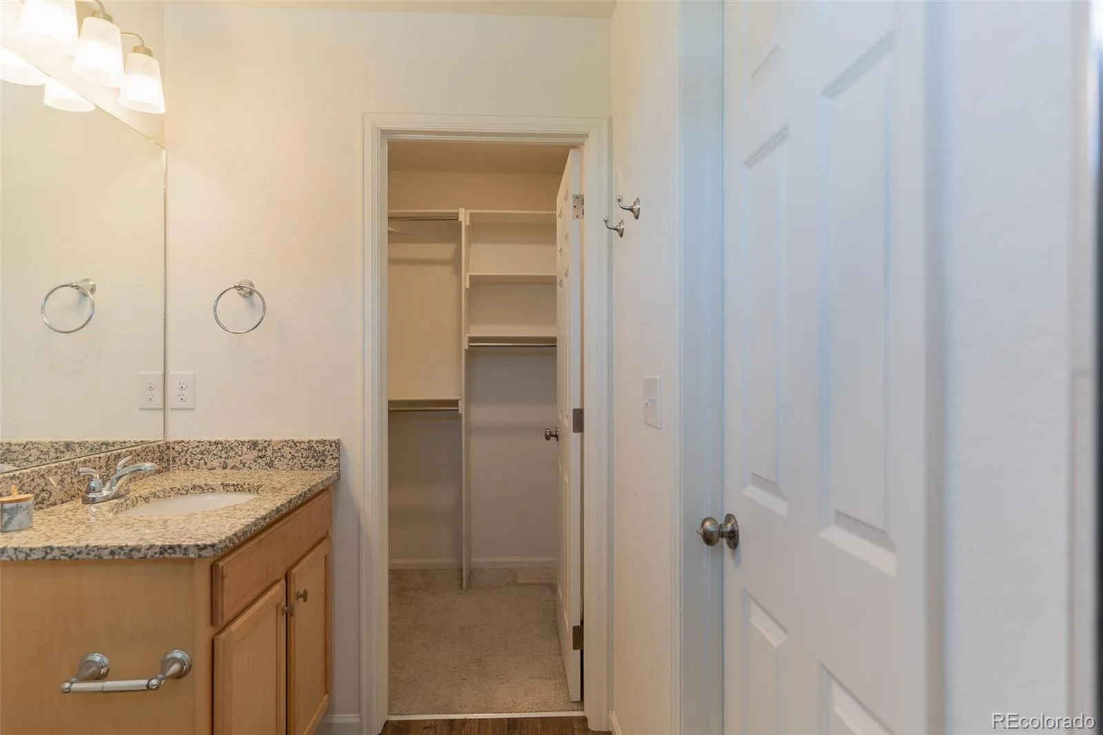 211 S Oak Hill Street Aurora CO 80018 | MLS #REC6508651 07312026172235 1600 21