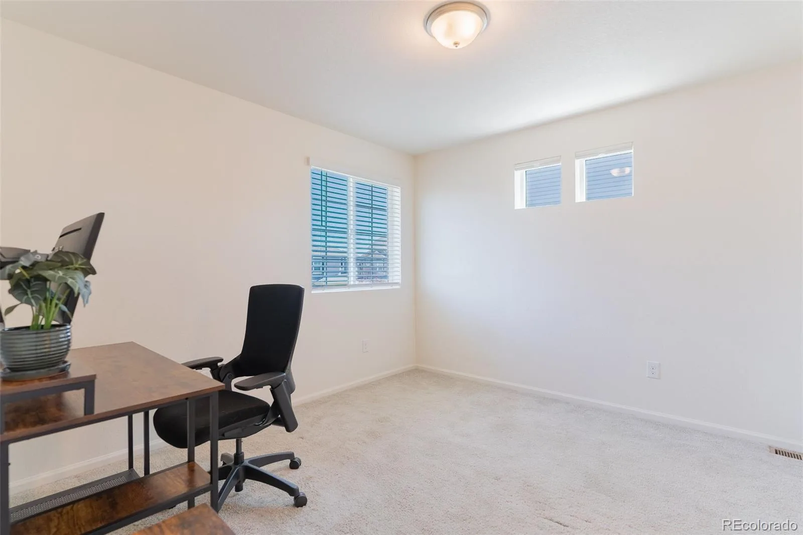 211 S Oak Hill Street Aurora CO 80018 | MLS #REC6508651 07312026172235 1600 23