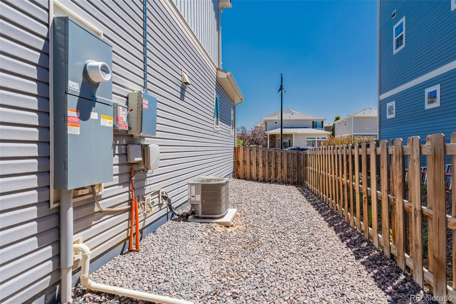 211 S Oak Hill Street Aurora CO 80018 | MLS #REC6508651 07312026172235 1600 31