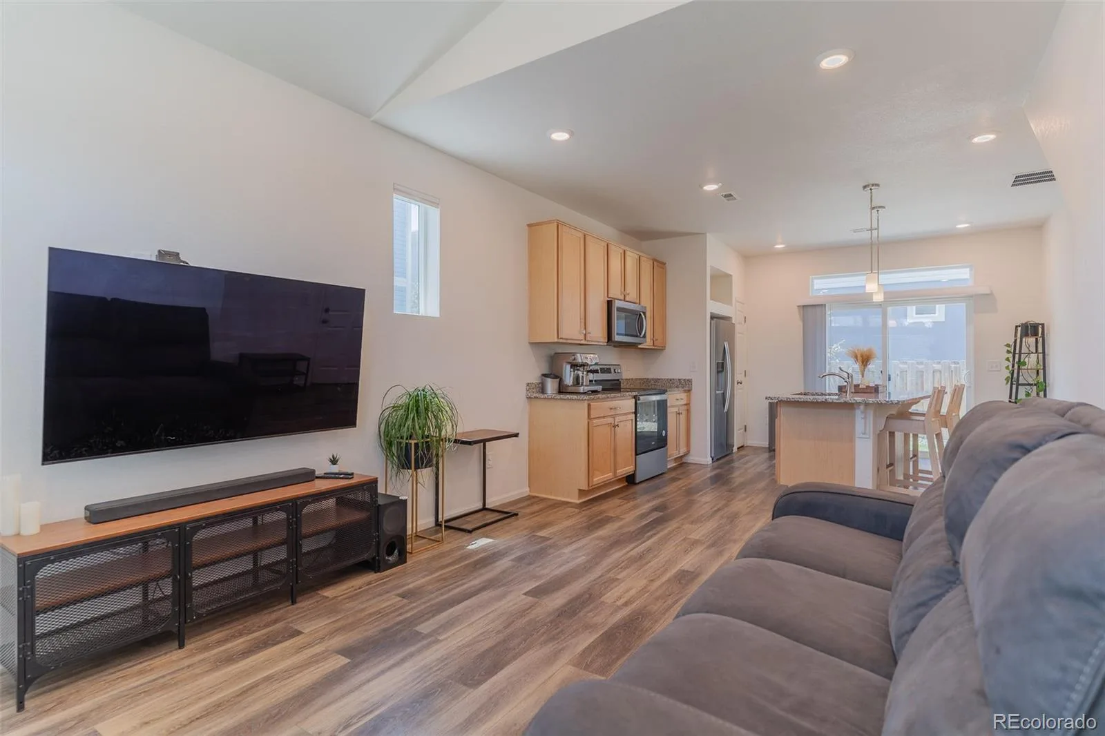 211 S Oak Hill Street Aurora CO 80018 | MLS #REC6508651 07312026172235 1600 9