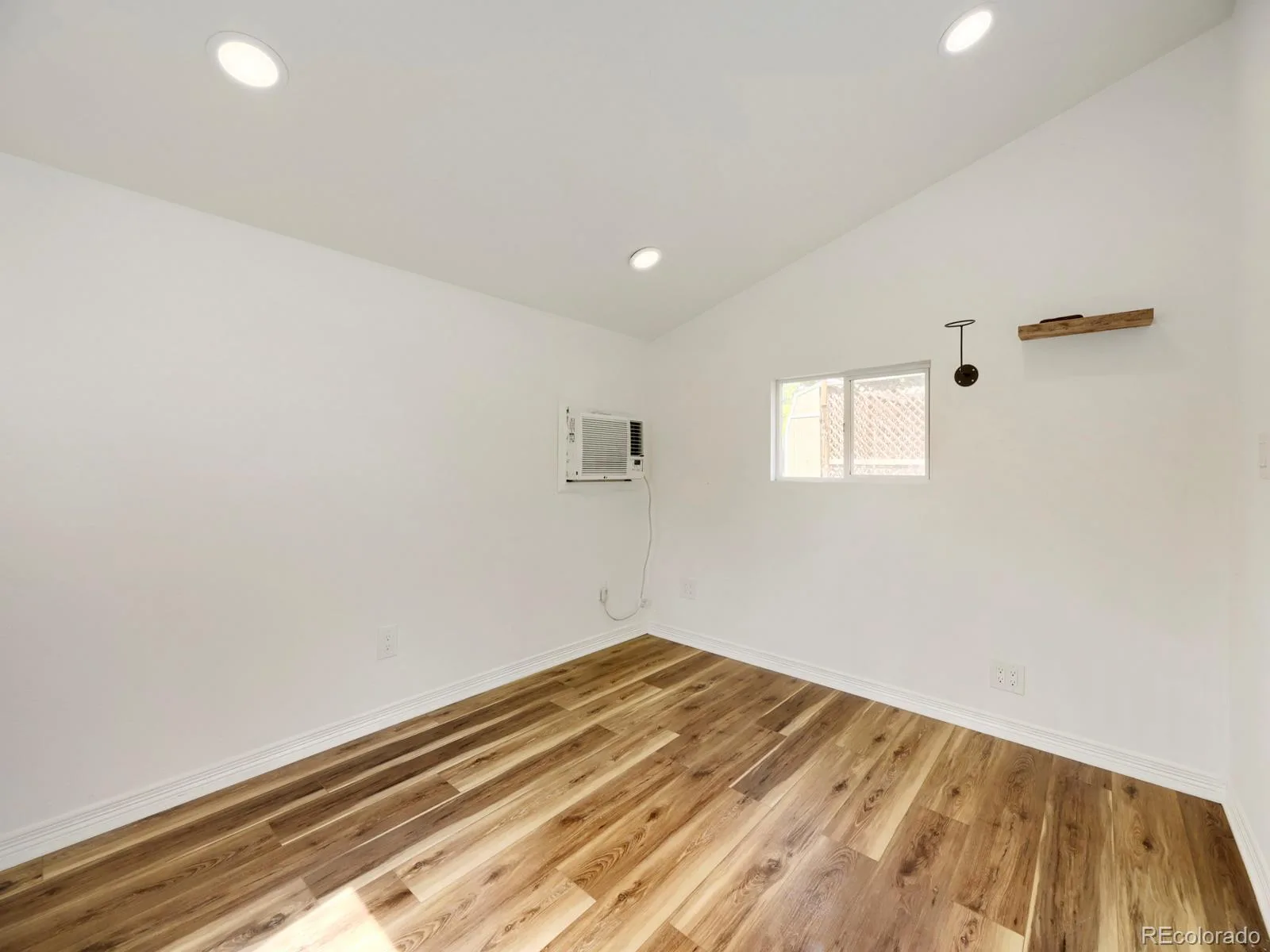 6305 S Valleyview Street Littleton CO 80120 MLS #REC6511641 07082026222500 1600 33