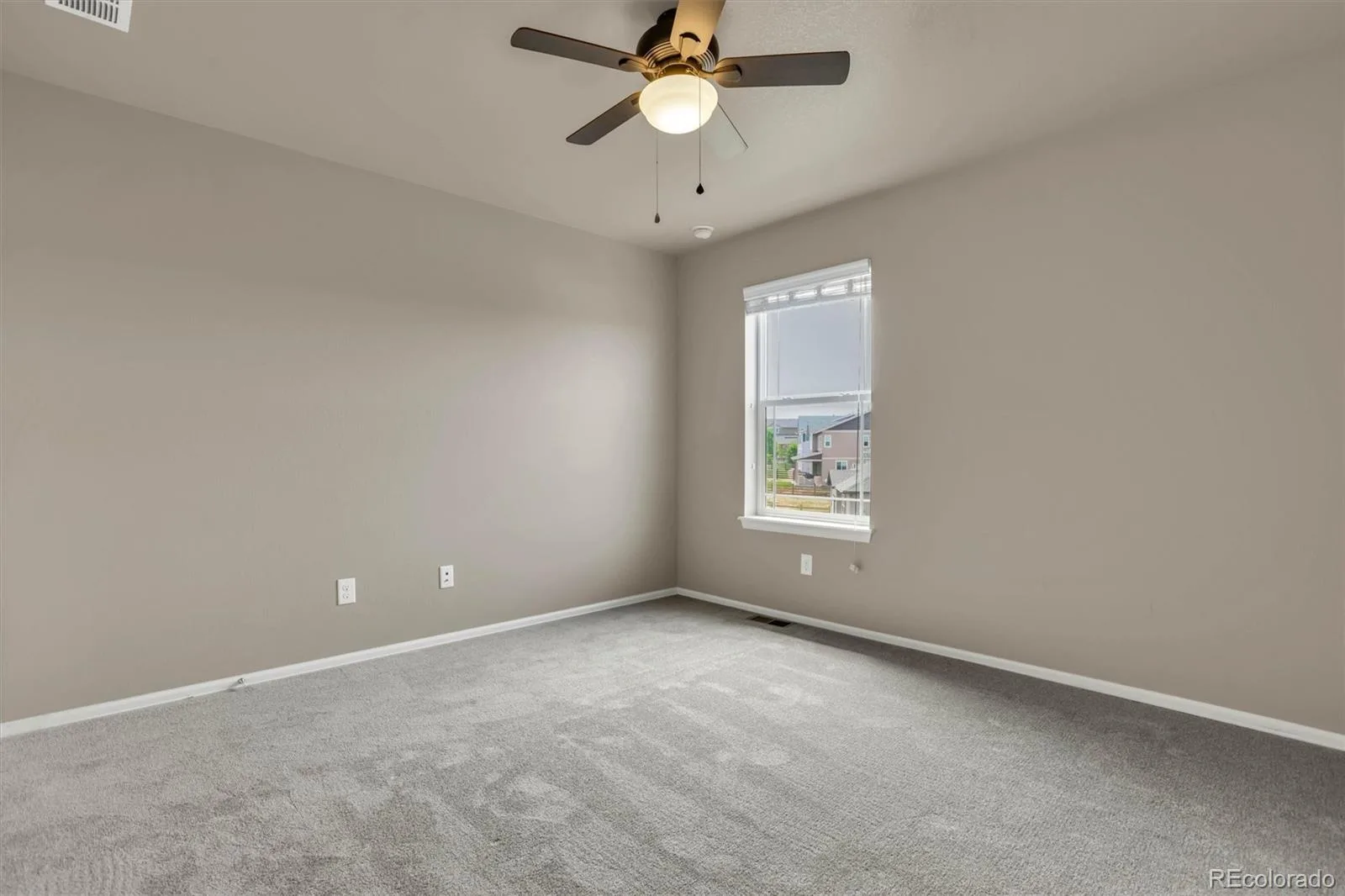 22426 E Layton Circle Aurora CO 80015 | MLS #REC6511993 07312026175449 1600 22