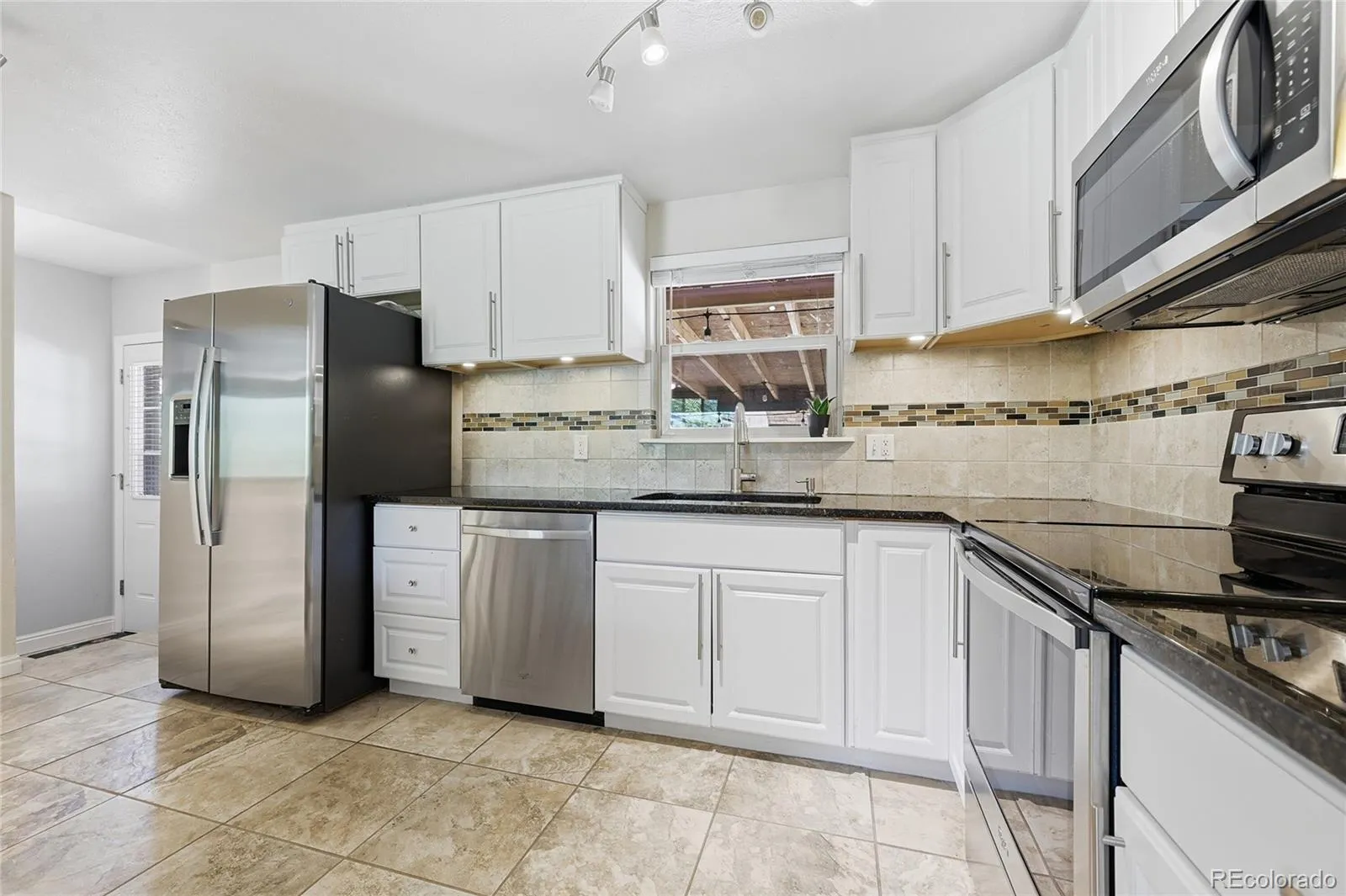 681 S Quari Street Aurora CO 80012 MLS #REC6514336 04212026002924 1600 7