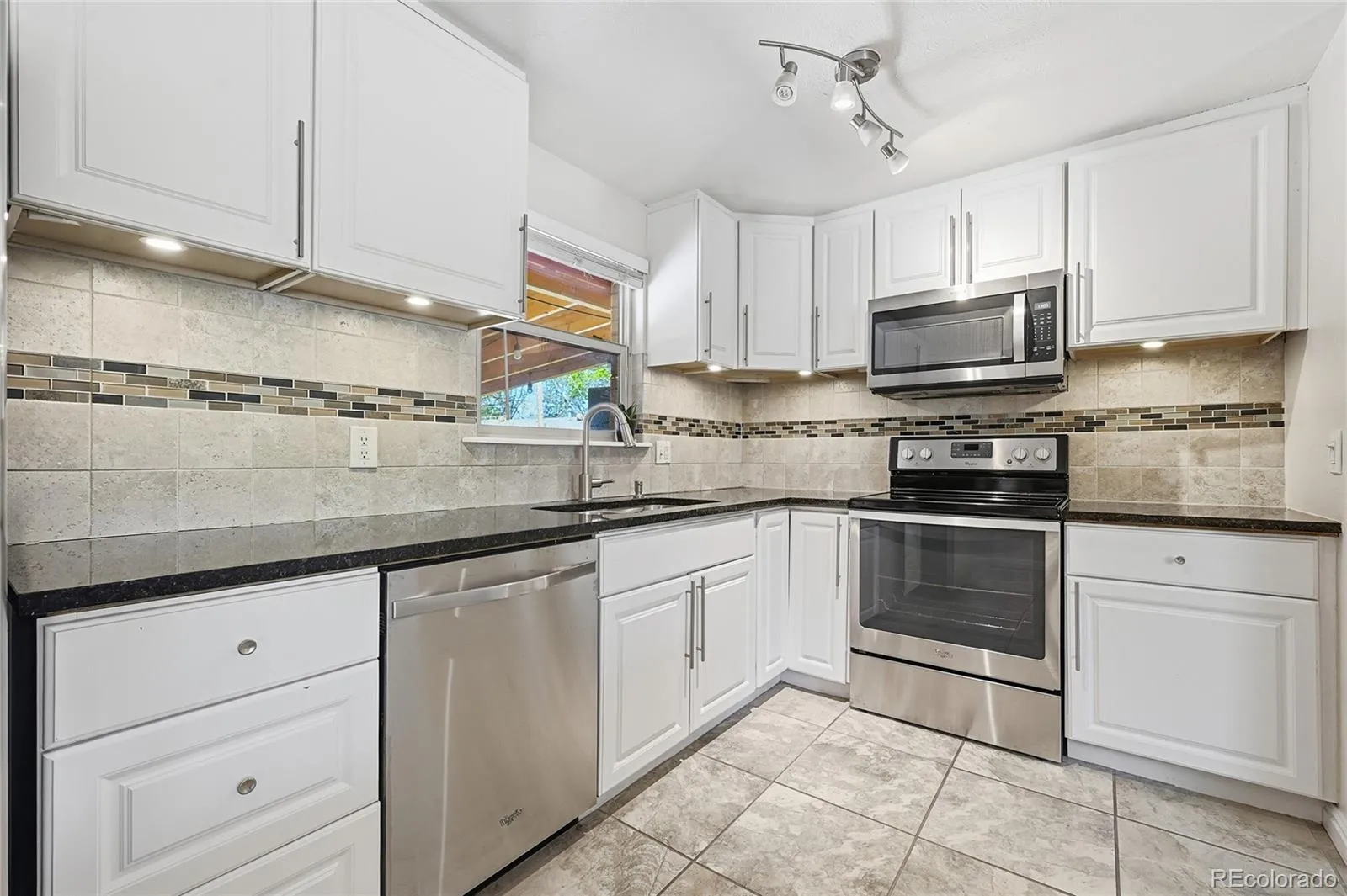 681 S Quari Street Aurora CO 80012 MLS #REC6514336 04212026002924 1600 8