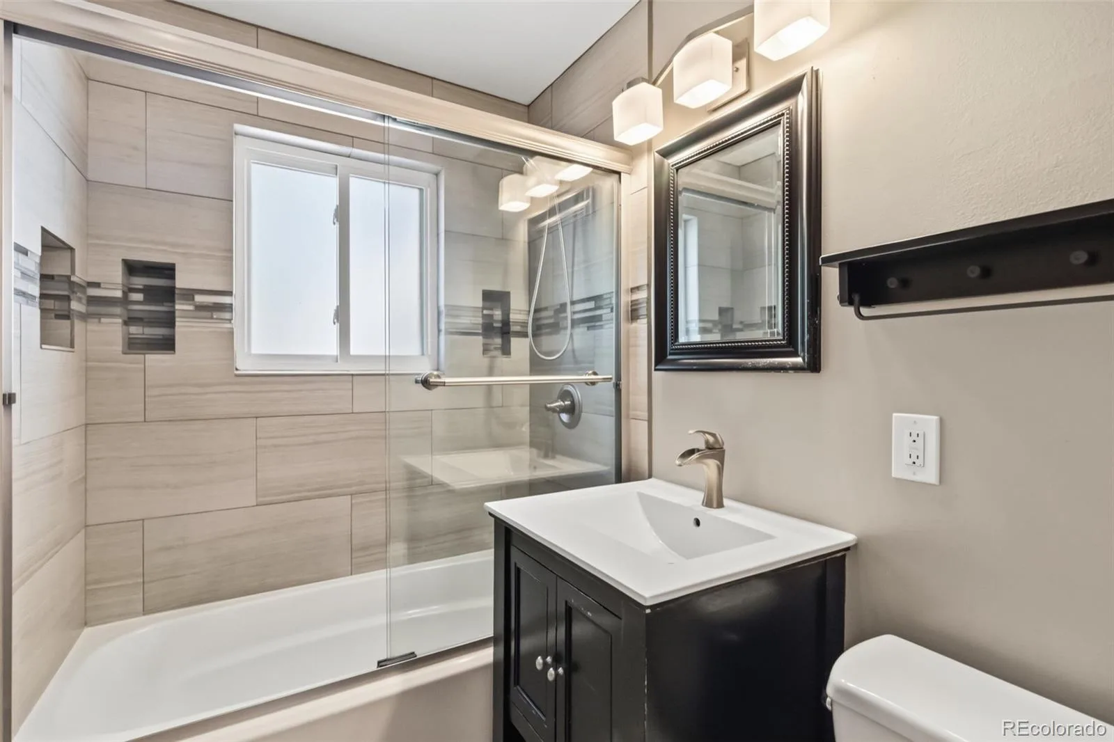 6085 Parfet Street Arvada CO 80004 | MLS #REC6516806 08172026182643 1600 27