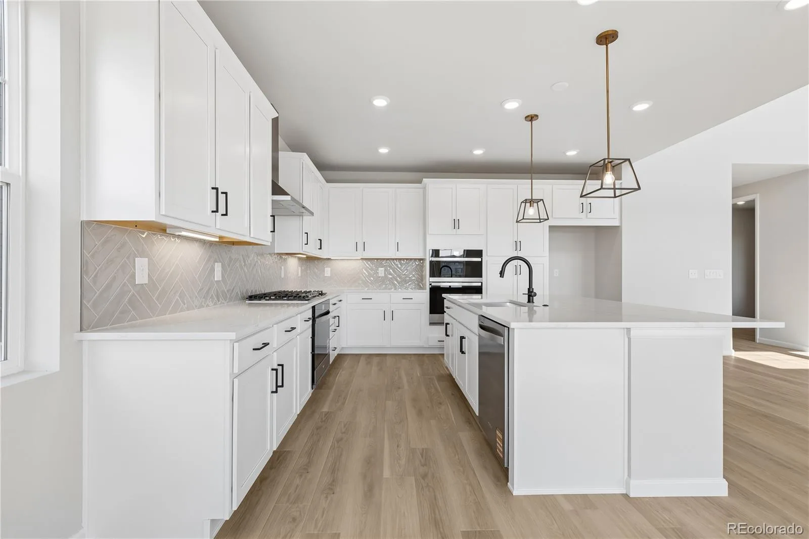 8560 Eckley Street Littleton CO 80125 | MLS #REC6519484 08182026154554 1600 12