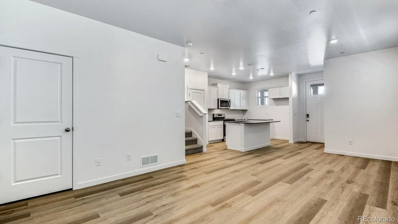 03262026004620 1600 24