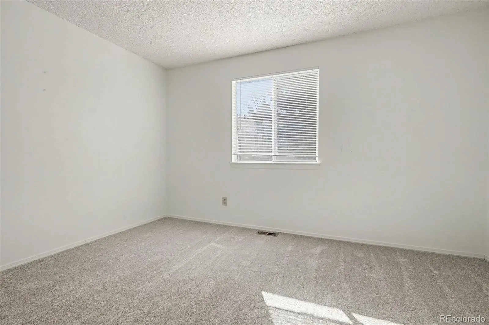 17681 E Loyola Drive #E Aurora CO 80013 MLS #REC6524003 02102026040530 1600 11