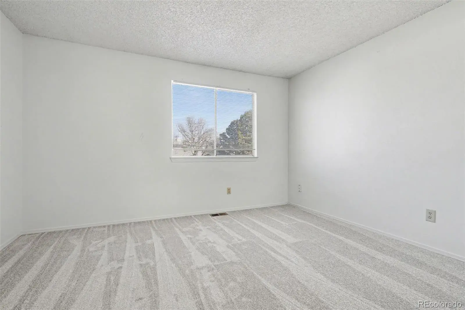 17681 E Loyola Drive #E Aurora CO 80013 MLS #REC6524003 02102026040530 1600 15