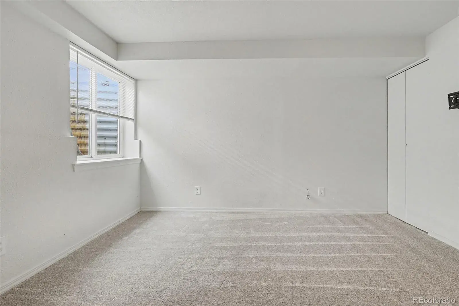17681 E Loyola Drive #E Aurora CO 80013 MLS #REC6524003 02102026040530 1600 19