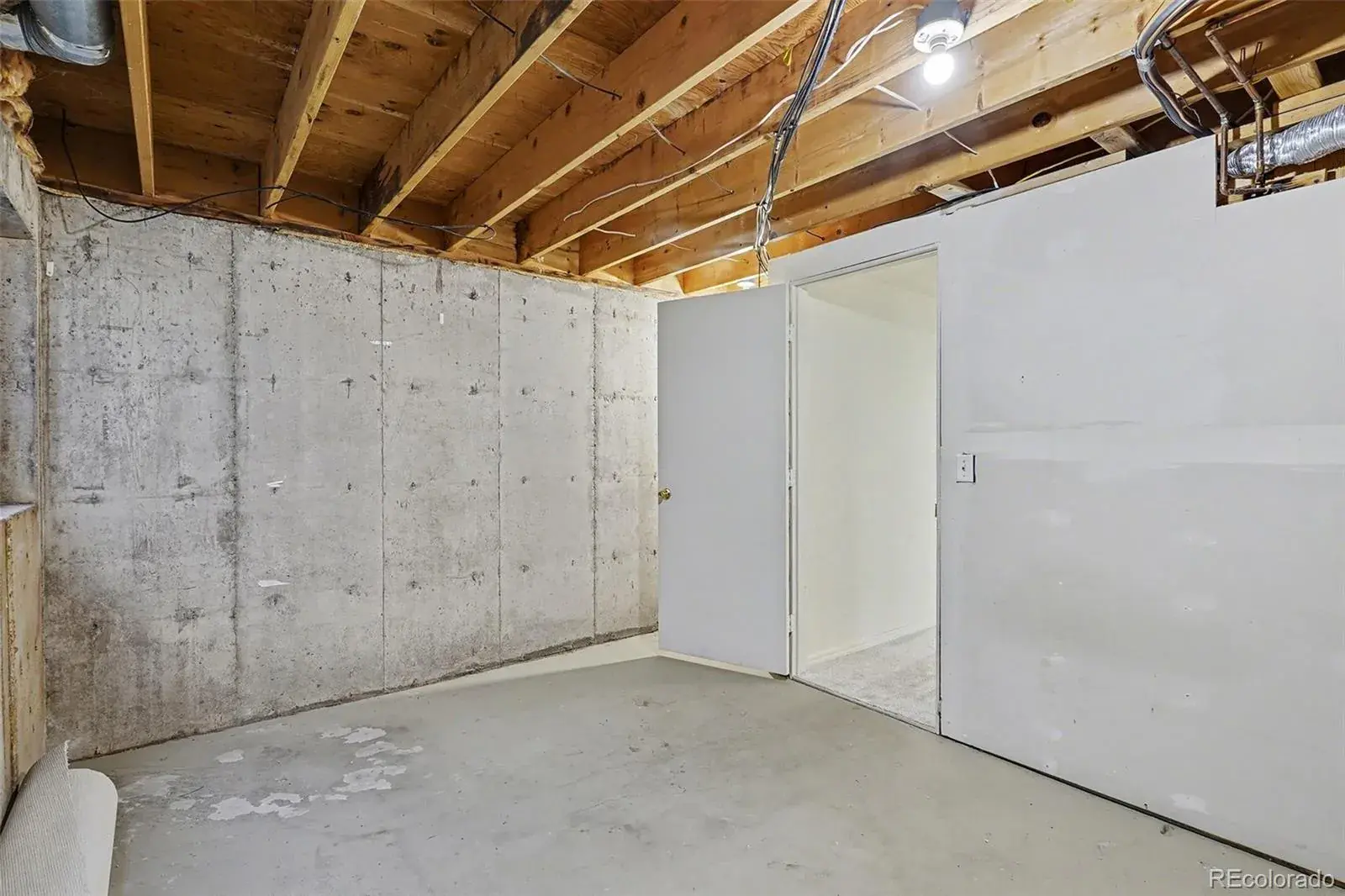 17681 E Loyola Drive #E Aurora CO 80013 MLS #REC6524003 02102026040530 1600 28