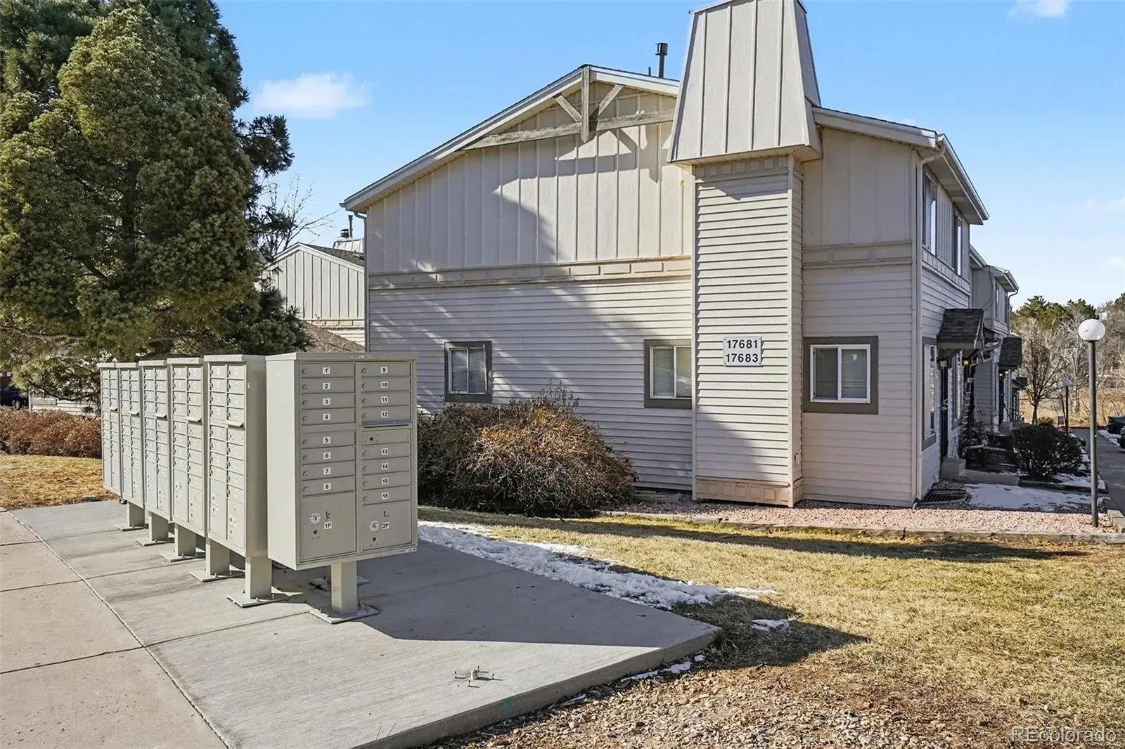 17681 E Loyola Drive #E Aurora CO 80013 MLS #REC6524003 02102026040530 1600 32