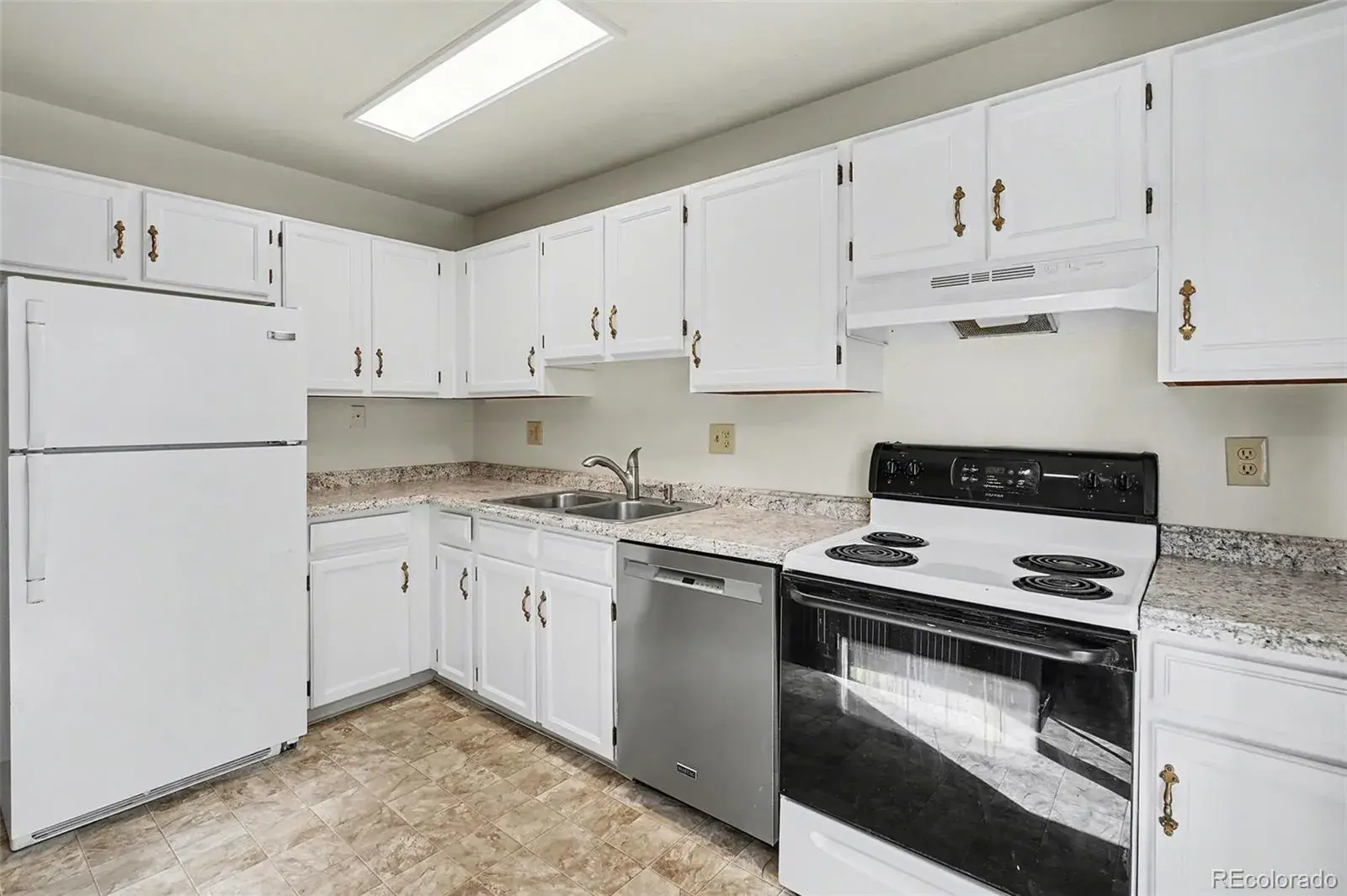 17681 E Loyola Drive #E Aurora CO 80013 MLS #REC6524003 02102026040530 1600 7