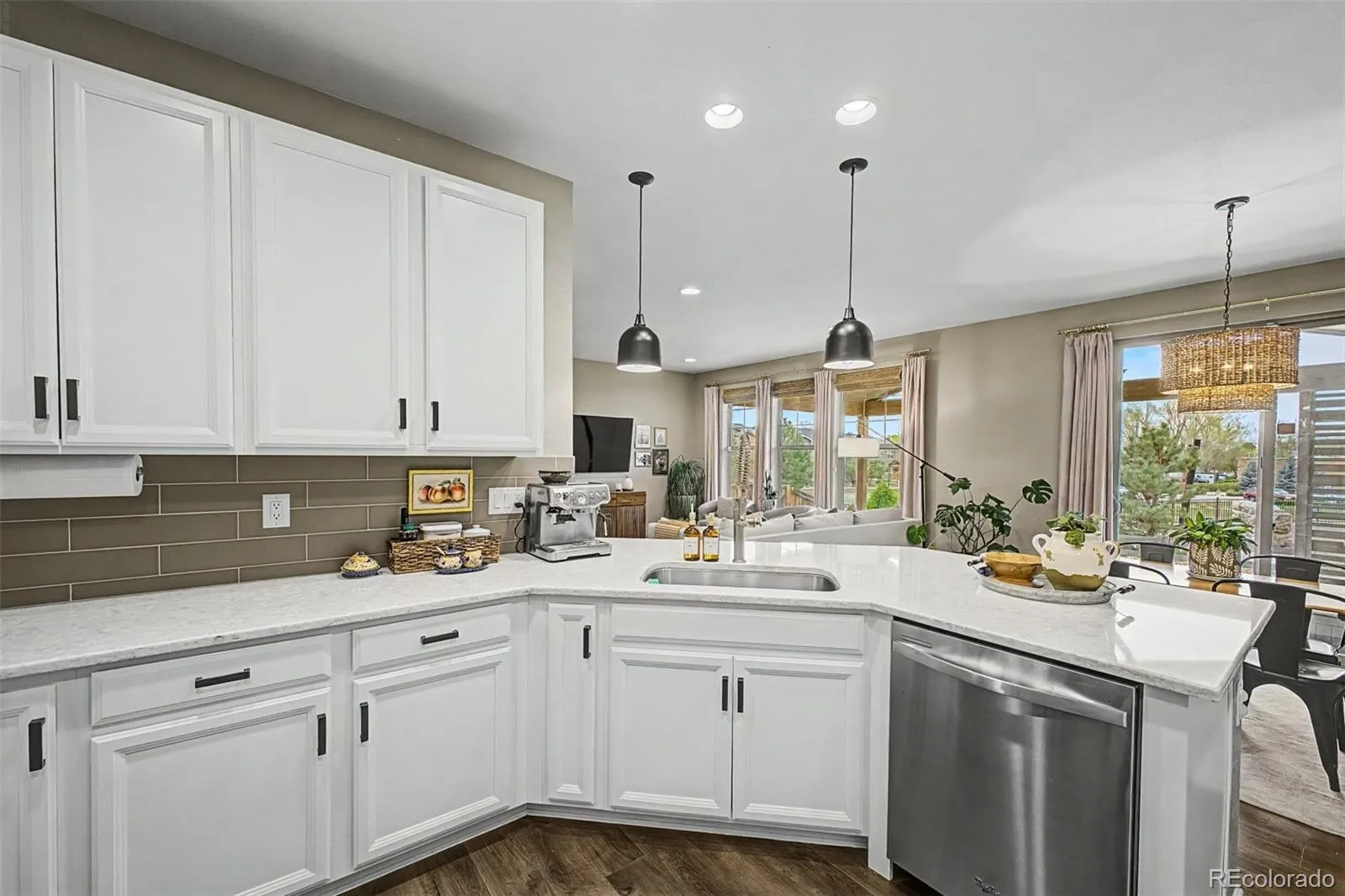 04162026204520 1600 18