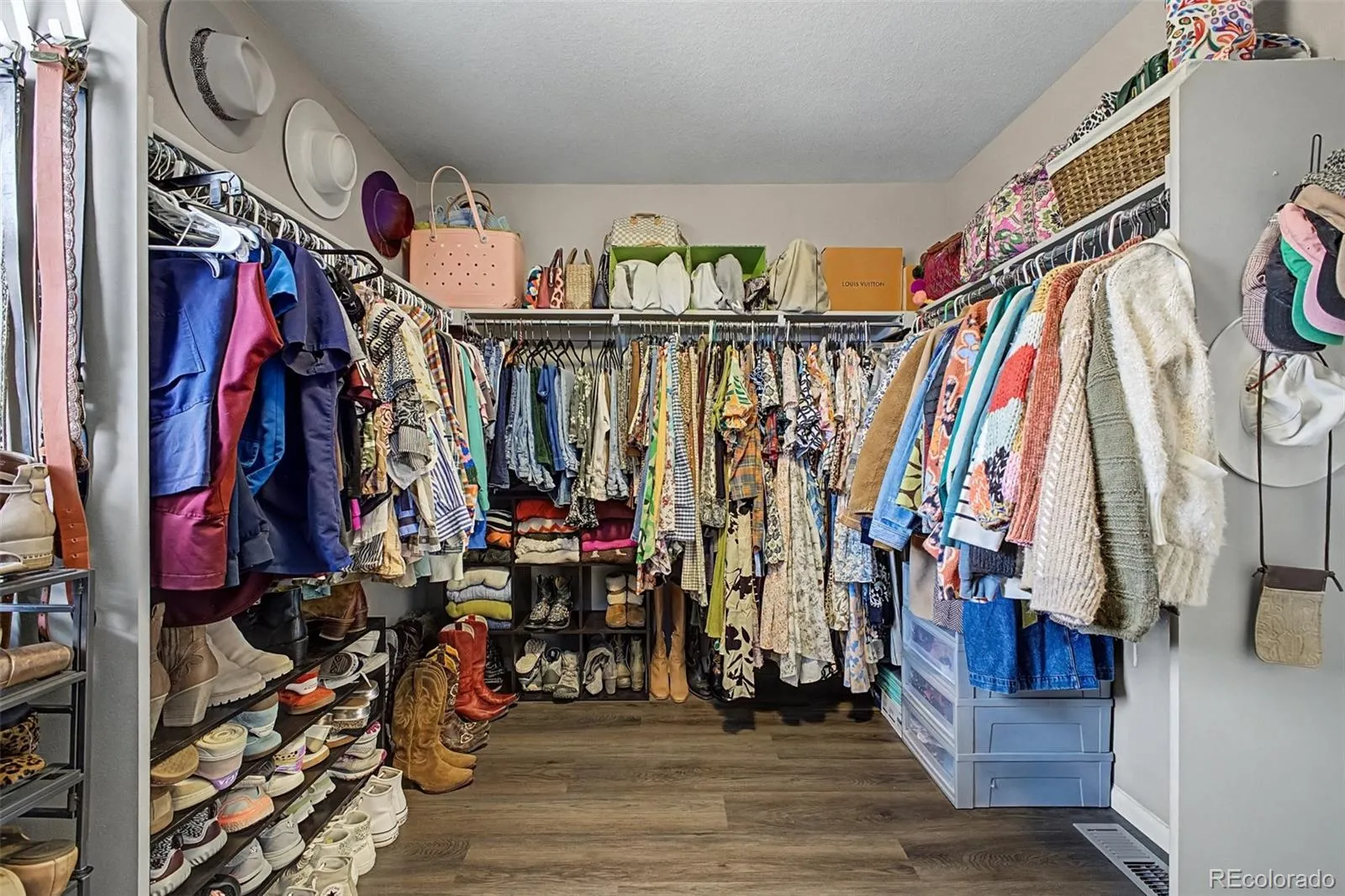 04162026204520 1600 28