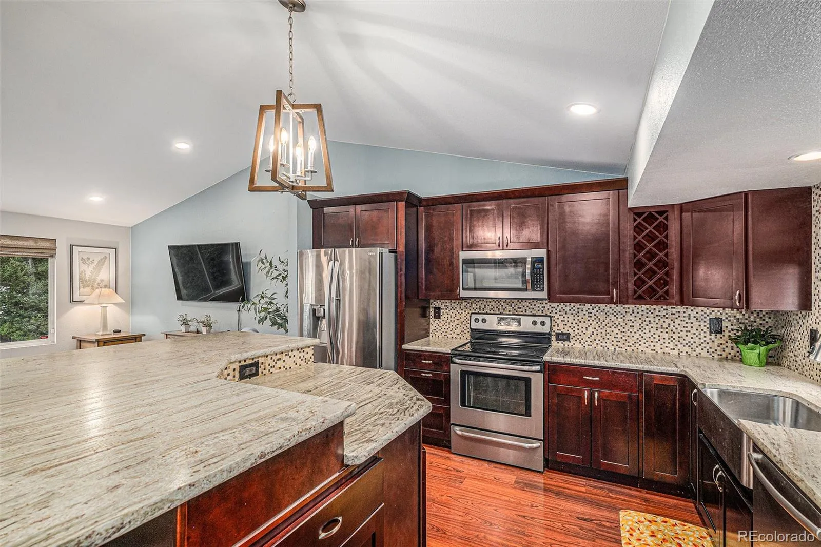 04032026220450 1600 12