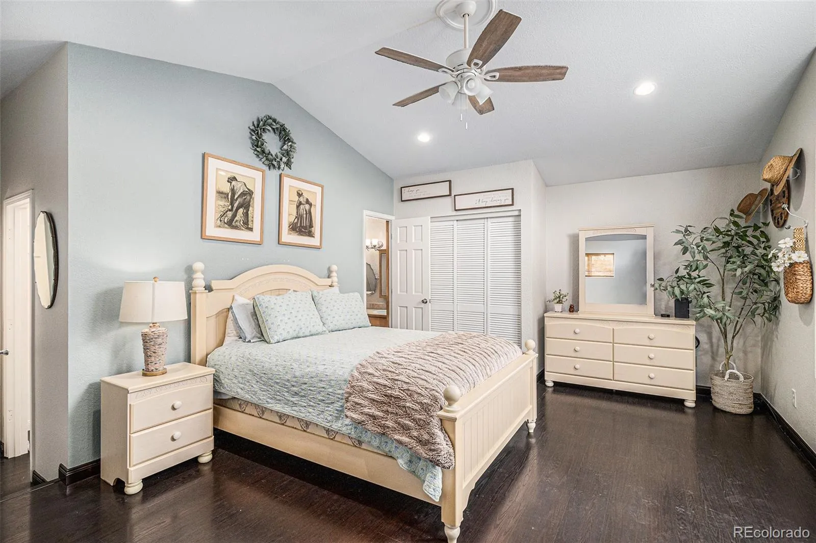 04032026220450 1600 14