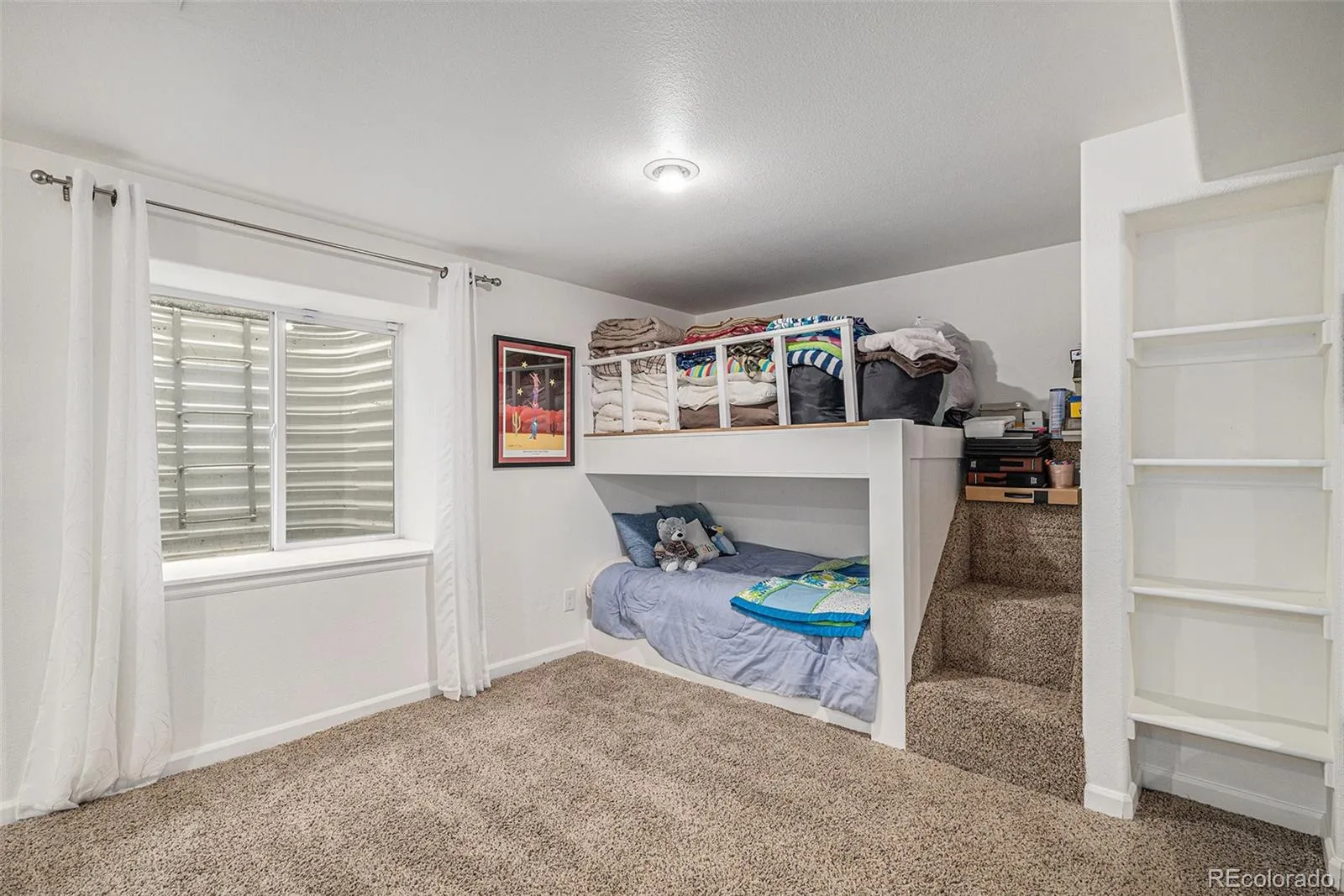 04032026220450 1600 32