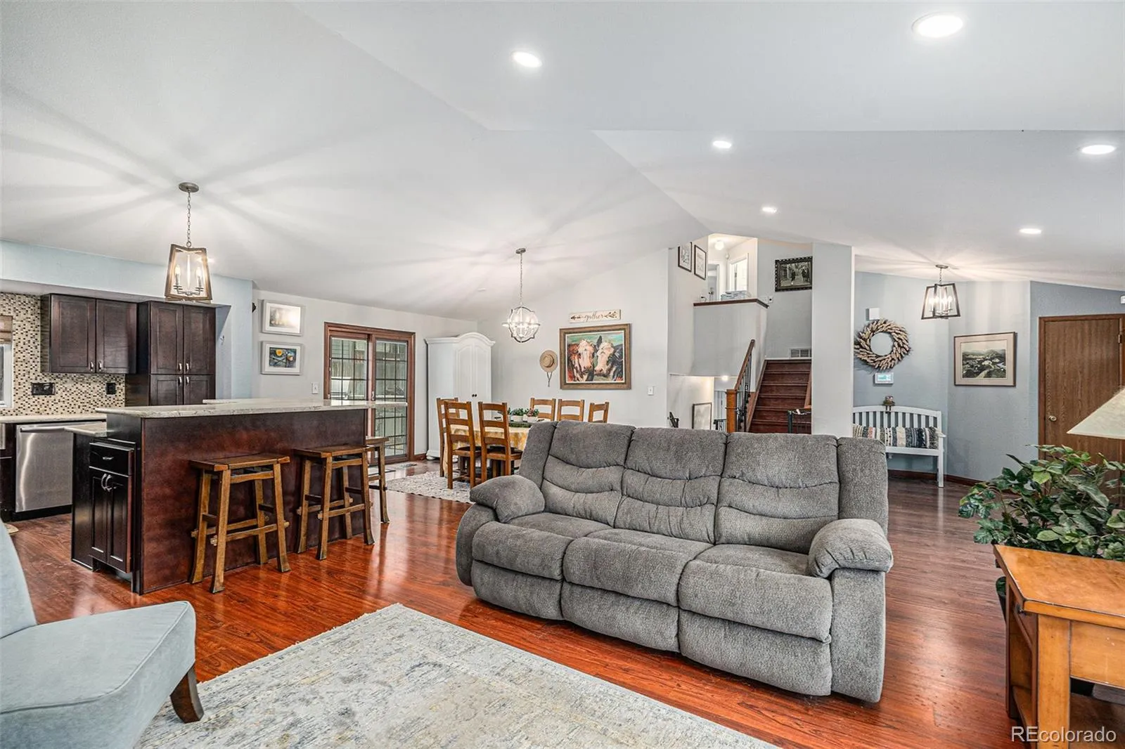 04032026220450 1600 7