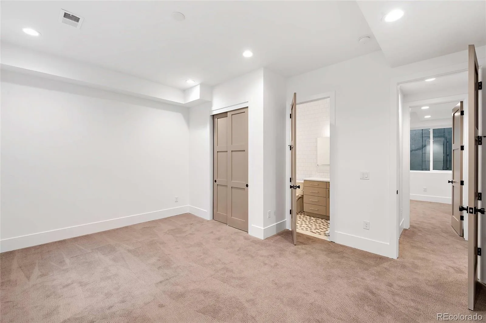 2380 S Cook Street Denver CO 80210 MLS #REC6529487 06302026191310 1600 34