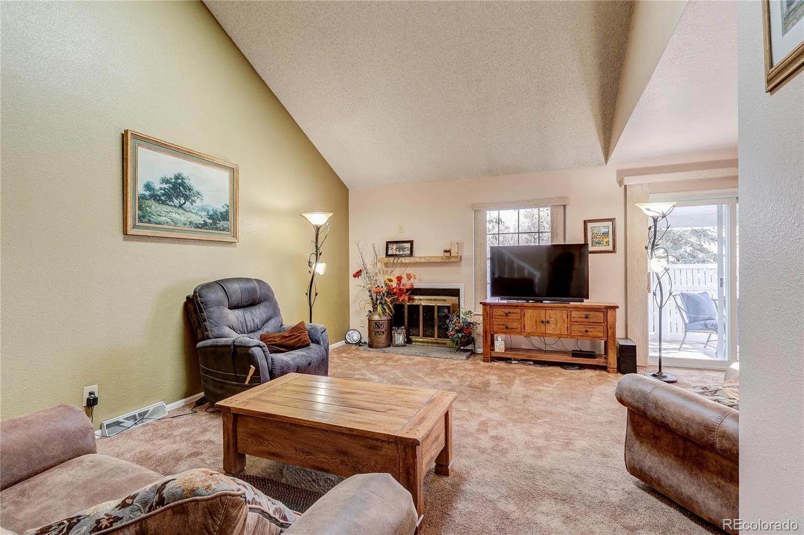 2738 S Xanadu Way Aurora CO 80014 MLS #REC6530999 04102026134738 1600 5