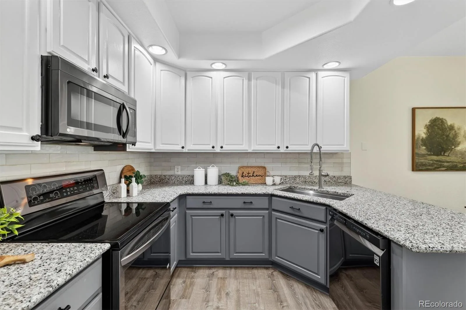 12713 W Bowles Place Littleton CO 80127 | MLS #REC6540519 05302026012057 1600 10