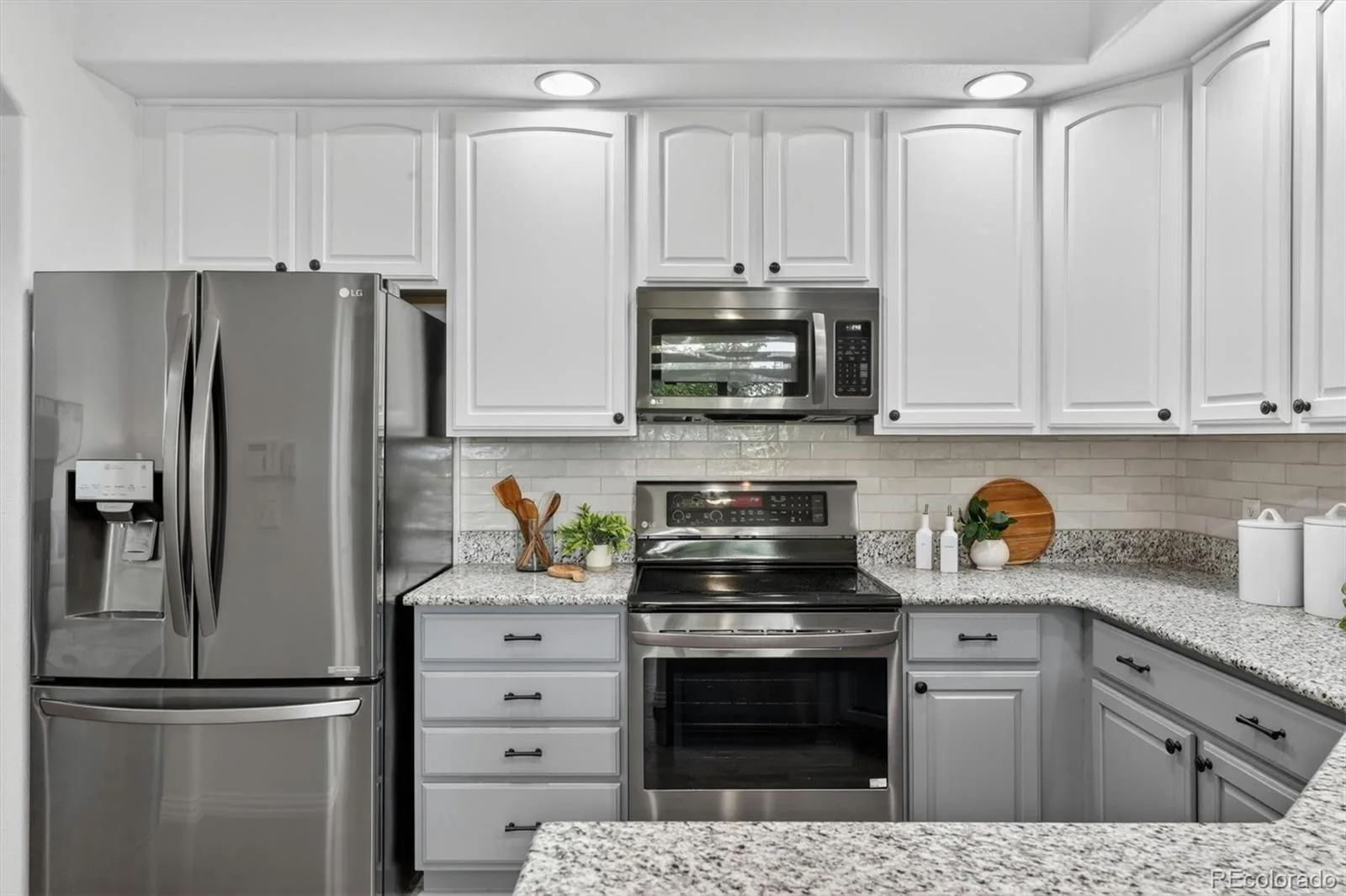 12713 W Bowles Place Littleton CO 80127 | MLS #REC6540519 05302026012057 1600 11