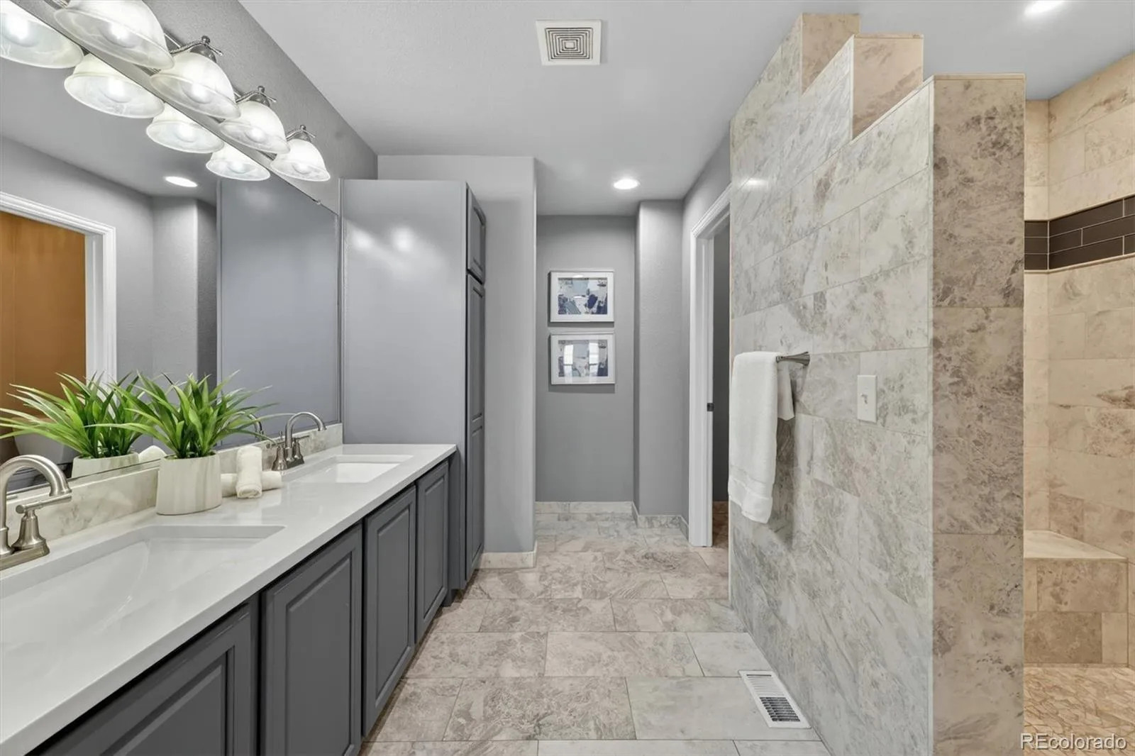 12713 W Bowles Place Littleton CO 80127 | MLS #REC6540519 05302026012057 1600 22