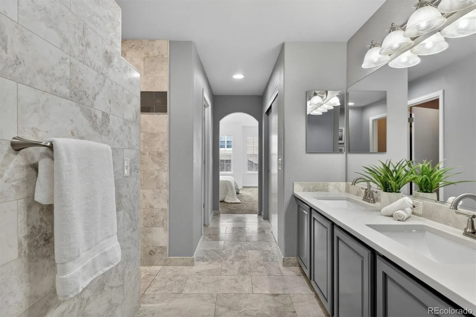 12713 W Bowles Place Littleton CO 80127 | MLS #REC6540519 05302026012057 1600 24