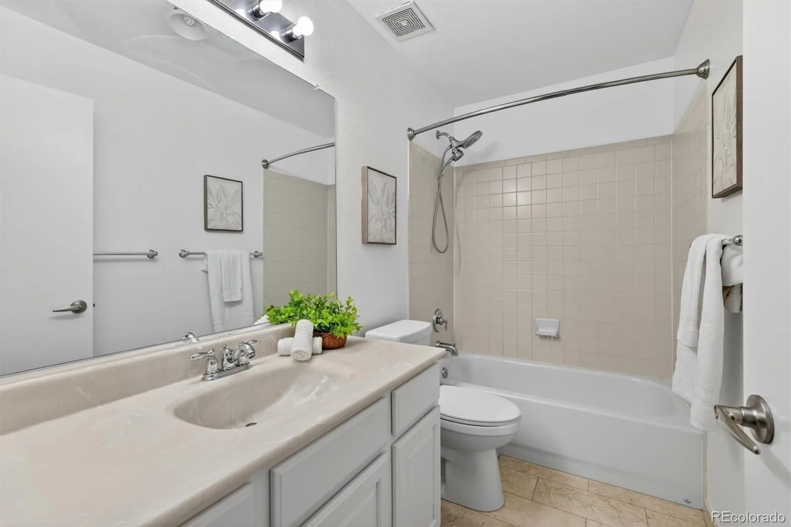 12713 W Bowles Place Littleton CO 80127 | MLS #REC6540519 05302026012057 1600 32