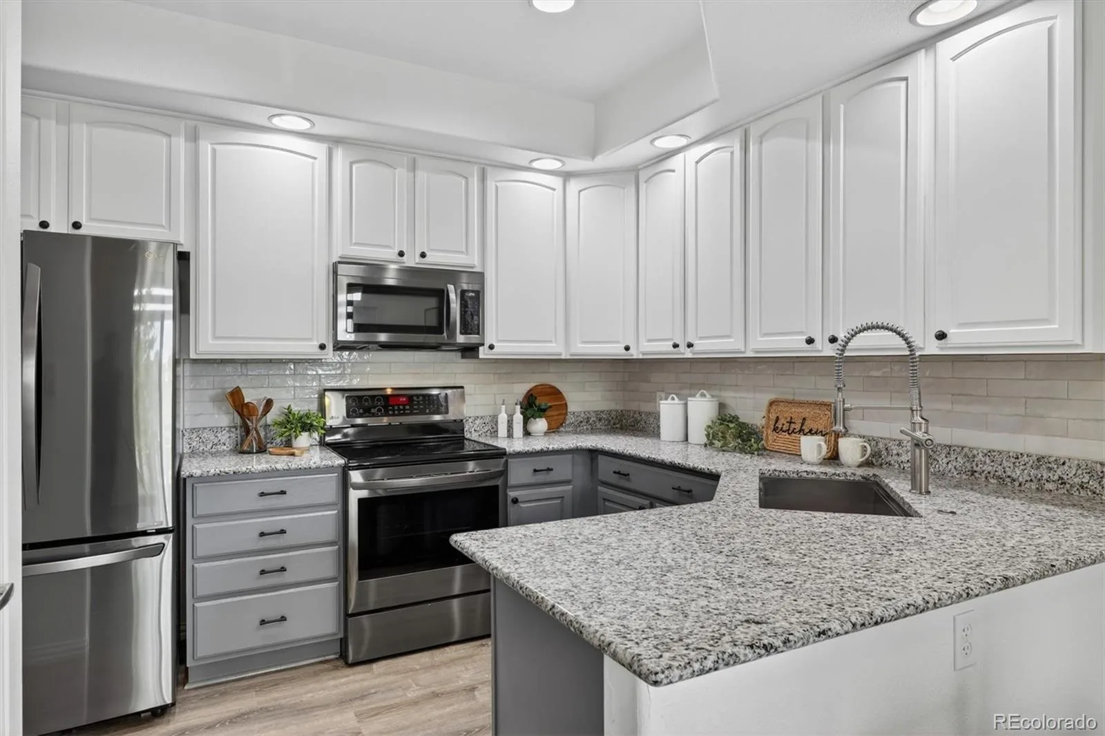 12713 W Bowles Place Littleton CO 80127 | MLS #REC6540519 05302026012057 1600 8