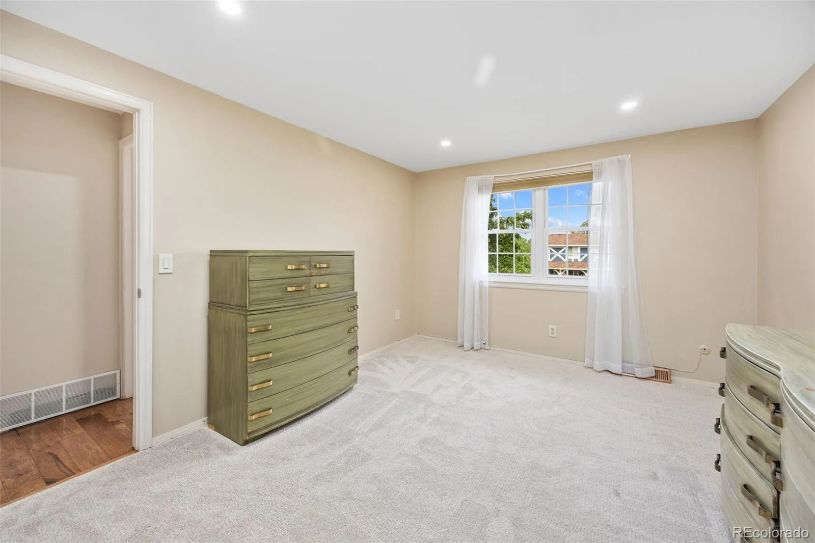 4070 S Willow Way Denver CO 80237 | MLS #REC6540740 08112026143602 1600 17