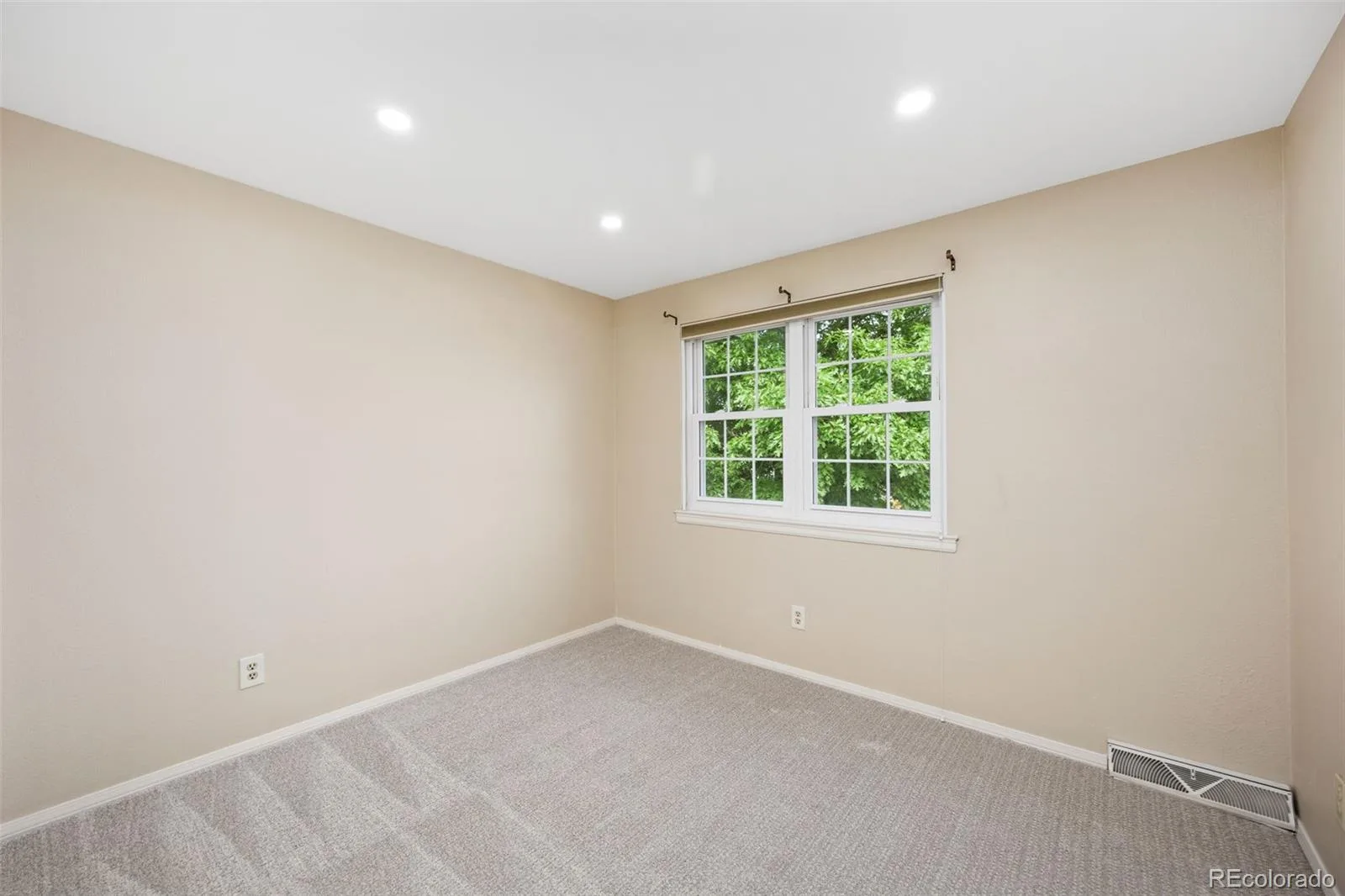 4070 S Willow Way Denver CO 80237 | MLS #REC6540740 08112026143602 1600 18