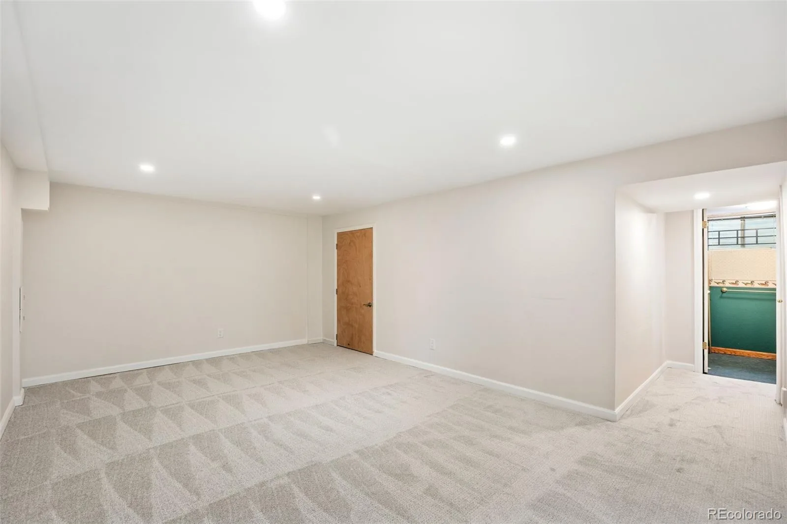 4070 S Willow Way Denver CO 80237 | MLS #REC6540740 08112026143602 1600 21