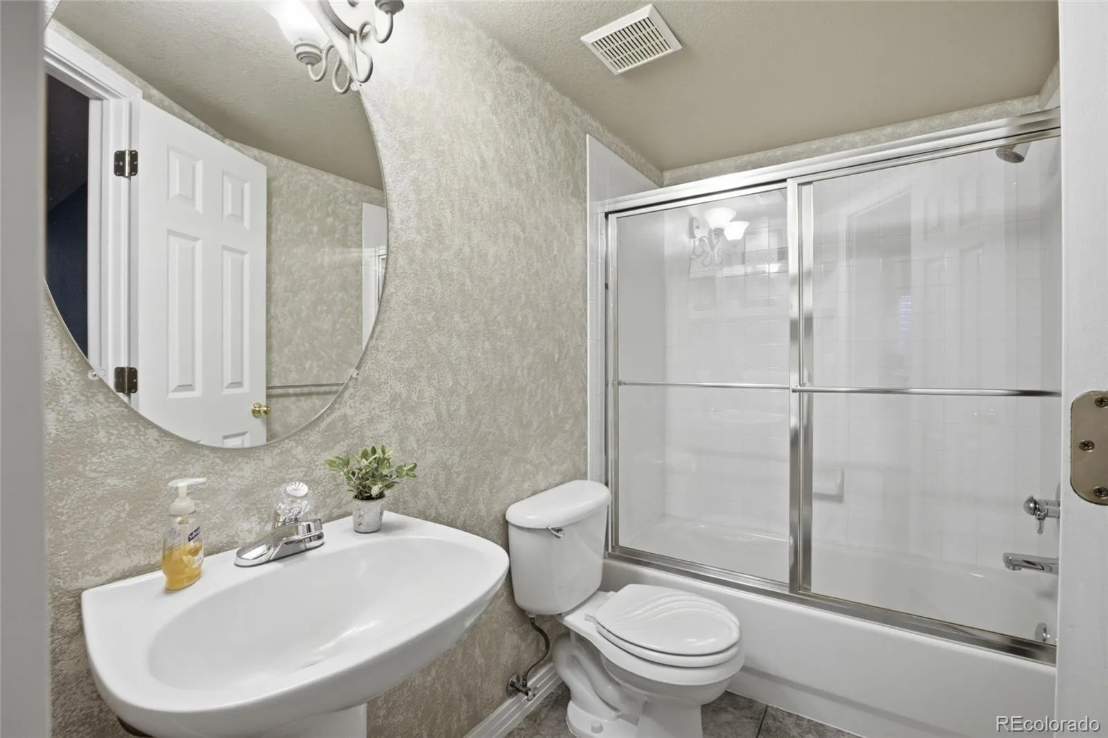 331 S Poplar Street Denver CO 80224 MLS #REC6543318 06122026232143 1600 25